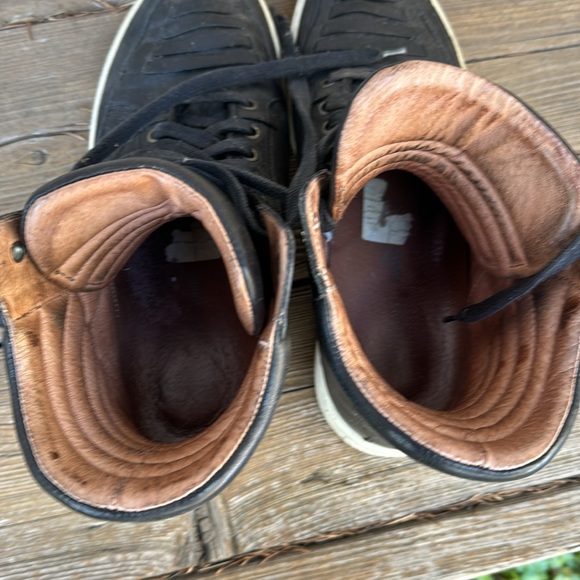 Alexander McQueen Men’s leather high top sneakers - Picture 5 of 8